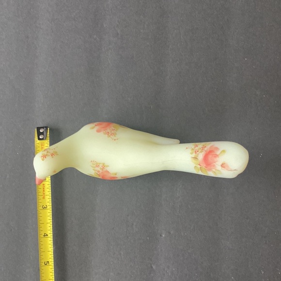 Vintage Fenton Long Tail Satin Custard Hand Painted Bird Figurine - Picture 8 of 9